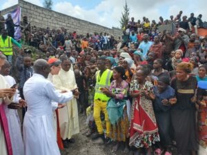 Article : Visite de l’envoyé du Pape François en RDC : A Goma, le Cardinal Luis Antonio a compati avec les déplacés